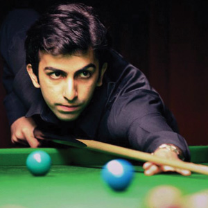 GOOD SPORTS: Advani Snookers Them All