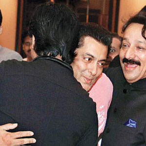 SRK, Salman hug each other, but have they patched up?