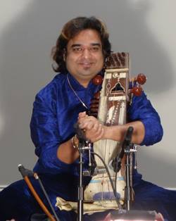 Sarangi artist and local musicians at Param-Shikhar Academy’s concert