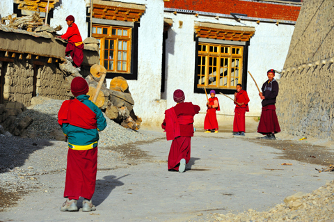 12_19_Travel-Ladakh-Kida-Playing.jpg