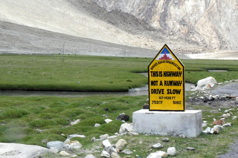 12_19_Travel-Ladakh-BRO-RoadSign-2.jpg