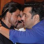 Shah Rukh, Salman repeat Iftar hug