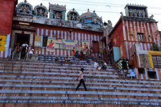 02_14-Travel-Banaras-StepsGhats.jpg