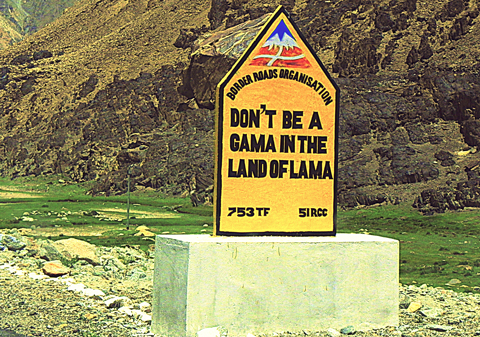 12_19_Travel-Ladakh-BRO-RoadSign-1.jpg