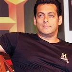 Salman turns 48, hosts grand birthday bash