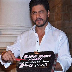 SRK turns 50, Salman drops in at midnight to wish him