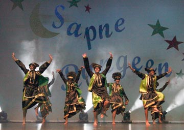 Georgia students rock at ‘Sapne Rangeen’ Holi show