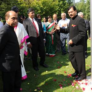 Rose petals and plans for India’s future mark Independence Day observance at Indian Consulate in Atlanta