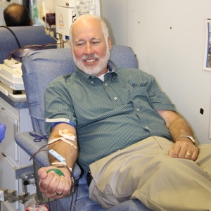 Norcross Mayor gives blood at Muslims for Life event