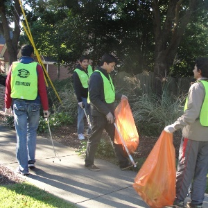 Sewa Day 2014: Atlanta volunteers clean a road in Cobb County