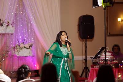 Live_show_Rekha_400.jpg