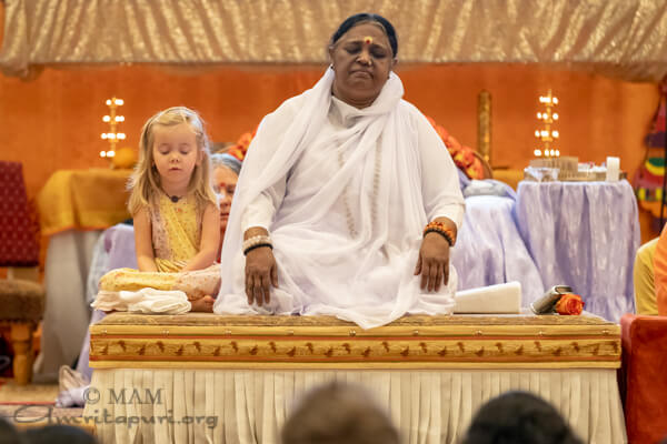 Amma_Meditation.jpg