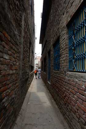 02_14-Travel-Banaras-Galis.jpg