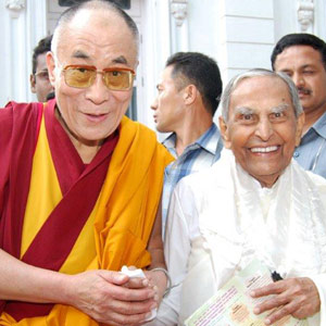 04_14_DadaVaswani_Dalai.jpg