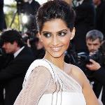 Sonam Kapoor makes smashing debut at Cannes