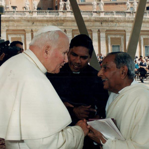 04_14_DadaVaswani_Pope.jpg