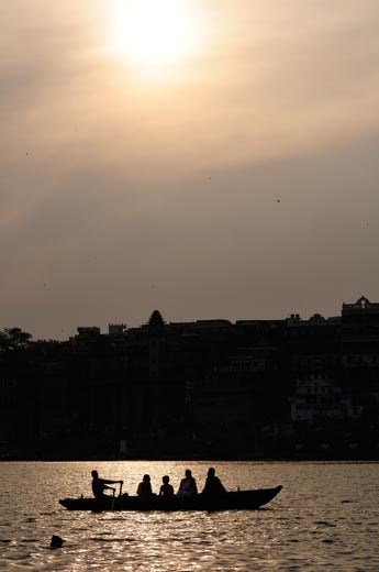 02_14-Travel-Banaras-SunsetAtGhats.jpg