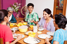 06_14-CvrStry-familydinner.jpg